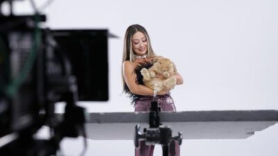 Ünlü sanatçının klibinde uluslararası ödüllü tavşan klip yıldızı oldu