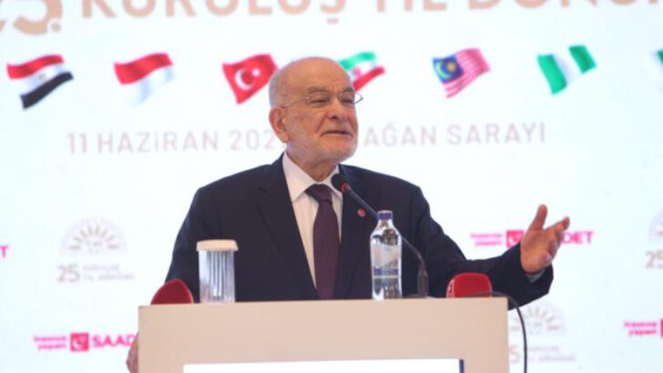 Karamollaoğlu Bursalı Milli Görüşlülerle bir araya geldi