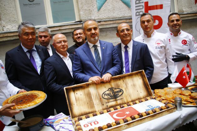 BURSA GASTRONOMİ TURİZMİ DERNEĞİ, ŞEHRİMİZİN LEZZETLERİNİ MACARİSTAN’DA TANITTI.