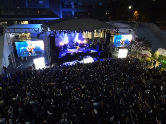 PİNHANİ, UMUT DOLU ŞARKILARIYLA 23 EYLÜL’DE KÜÇÜKÇİFTLİK PARK’TA!