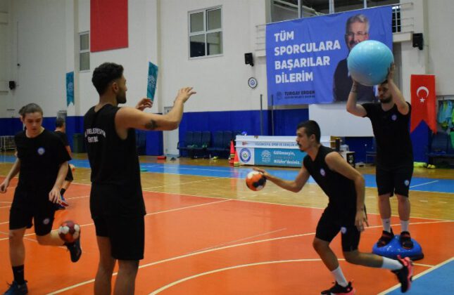 NİLÜFERLİ HENTBOLCULAR SEZONA SIKI HAZIRLANIYOR