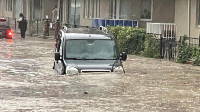 Mudanya’da selden geriye çamur kaldı