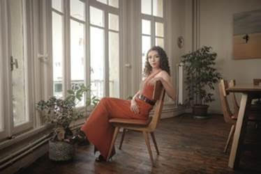 ECE YÜKSEL, MİLLİYET SANAT’TA AYIN SÖYLEŞİSİ BÖLÜMÜNE KONUŞTU… “KALPTEN DİLEDİĞİM ŞEYLER BENİ BULUR”