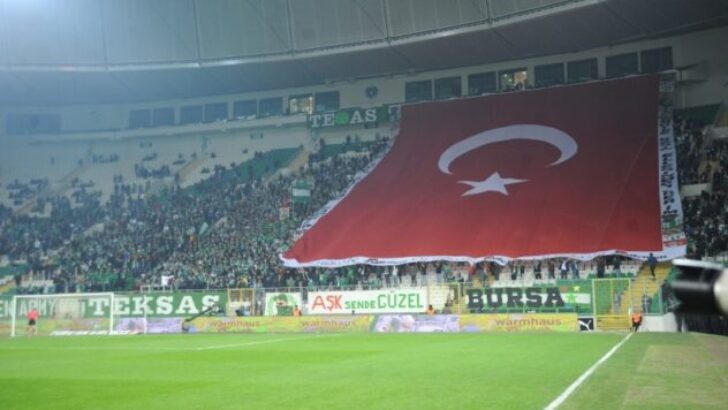 LANET OLSUN, İÇİNDEKİ BURSASPOR SEVGİSİZLİĞİNE!