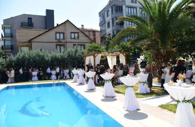 Çocukluk hayalini gerçekleştirdi   Emin Kadıoğlu  Hair Galleria’ye  eğlenceli açılış