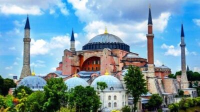 Ayasofya Camii’nin 150 yıllık komşusu satılık