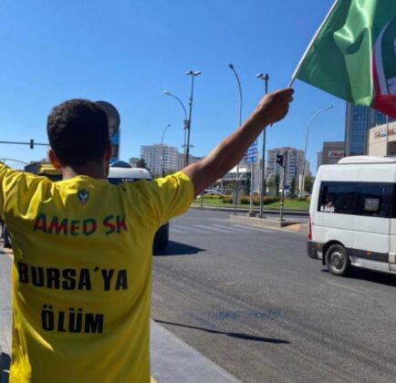Diyarbakır’da yüksek tansiyon! Bursasporlu futbolculara saldırdılar!
