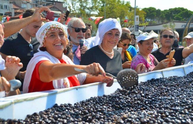EROZAN’DAN ZEYTİN FESTİVALİNE ZİYARET
