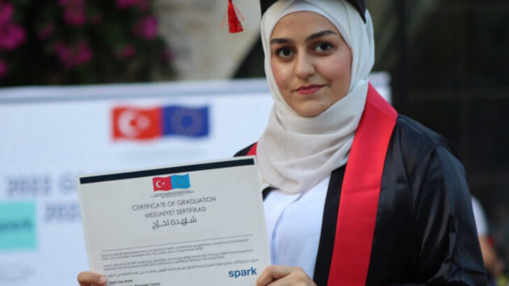 Mezuniyet töreni Suriyeli ve Türkiyeli öğrencileri bir araya getirdi