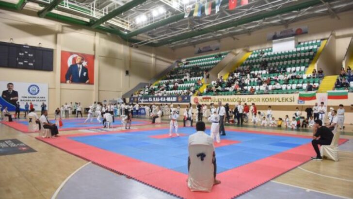 YILDIRIM’DA KARATE RÜZGÂRI