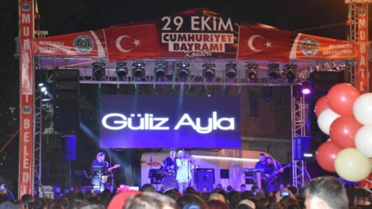 GÜLİZ AYLA ŞARKILARI VE ENERJİSİ İLE BÜYÜLEDİ