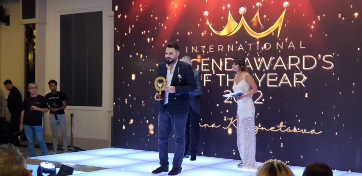 Burak Akan “Yılın En Efsane Yönetmeni” ödülünü aldı!