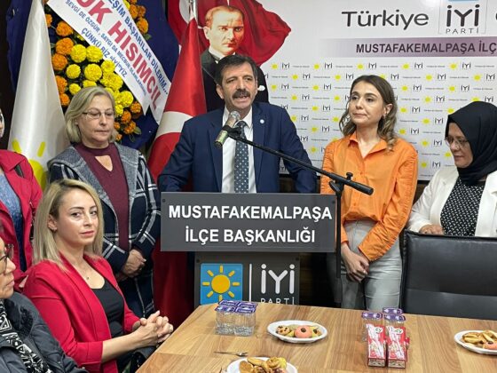 Mustafakemalpaşa’da Demir Adaylığını Açıkladı