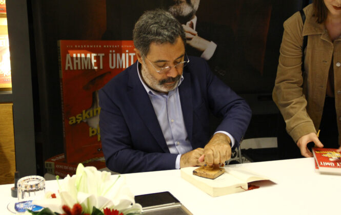 Ahmet Ümit, D&R buluşmasında müjdeyi verdi!