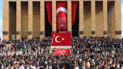 Anıtkabir, 10 Kasım anmalarında ziyaretçi akınına uğradı