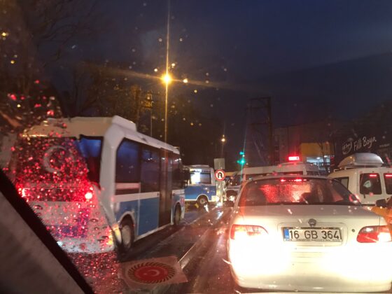 Yıldırım’da Yağış Yolları Buz Pistine Döndürdü!