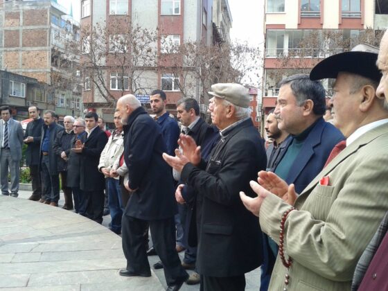 Hilmi Özden Yazdı; TÜRKİYE VE UYGUR TÜRKLERİ