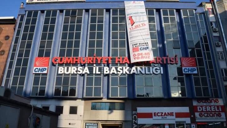 CHP Bursa’da İl Başkanlığı’nda mitingi aratmayan devir teslim!