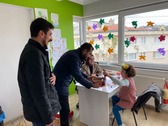 AK GENÇLER’DEN ÖRNEK FARKINDALIK