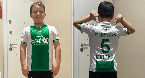 Bursaspor Sevdalısı İsmail Amca Sözünü Tuttu! Forma Minik Bedene Çok Yakıştı!
