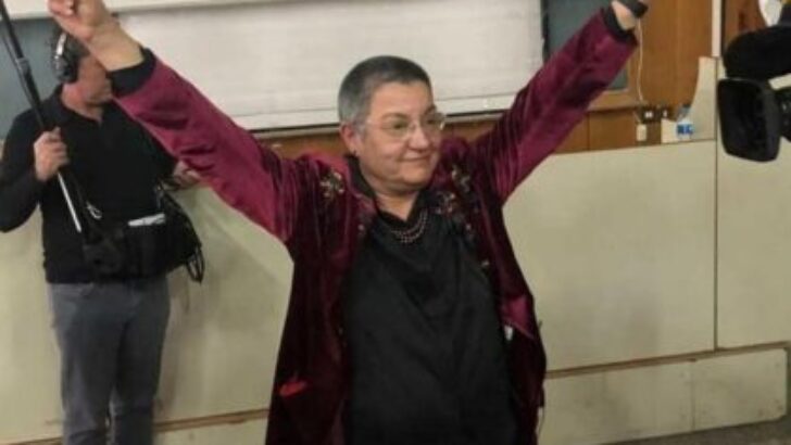TANIŞMAZSIN AMA ÇOK SEVER, SAYAR, CANDAŞ VE YOLDAŞ OLURSUN.