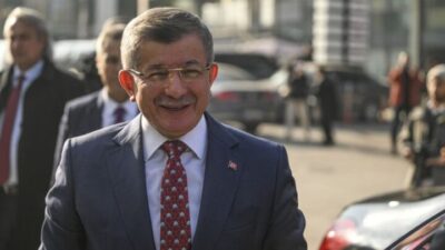 Genel başkanlar, cumhurbaşkanı kadar, cumhurbaşkanı gibi ister içerden ister dışardan olsun her stratejik kararda imza yetkisine sahip olacak.