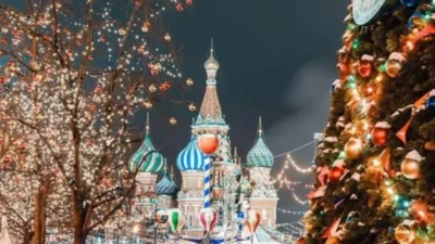 Rengarenk ışıkları ve Rus kültürel dokusuyla,  Moskova Noel Şehrine Dönüştü