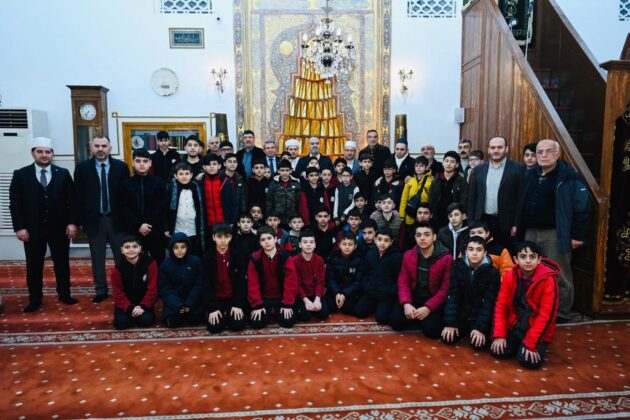 Her birimiz farklı alan ve görevlerde rızkımızı temin için çalışıyoruz
