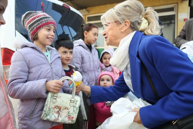 Nilüfer’in Elleri Bırakmayan Gülen Yüzü!