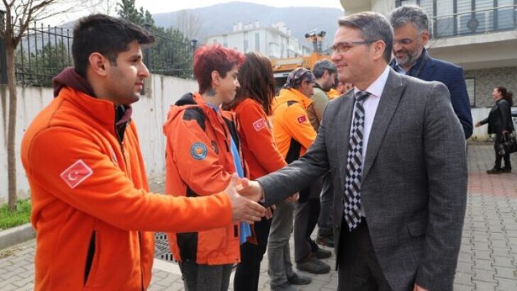 Yıldırım Kaymakamı Metin Esen Yıldırım Belediyesi Arama Kurtarma Ekibini Ziyaret etti.