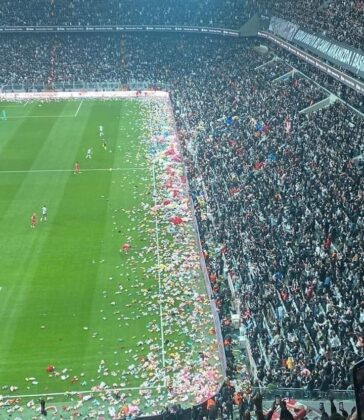 KIZILAY ENKAZ ALTINDA KALINCA ÇOCUKLAR ÜŞÜDÜ VE DONDU.  OYUNCAKLAR BİLE GÖZYAŞINA BOĞULDU.