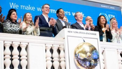Eaton, Borsadaki 100. Yılını Kutlamak için New York Menkul Kıymetler Borsası (NYSE) Açılış Zilini Çaldı