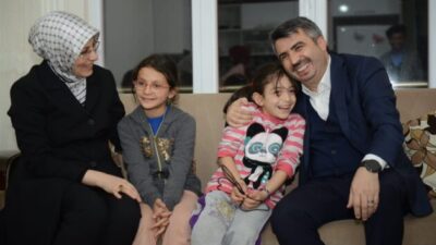 BAŞKAN YILMAZ DEPREMZEDELERLE İFTAR SOFRASINDA BULUŞTU