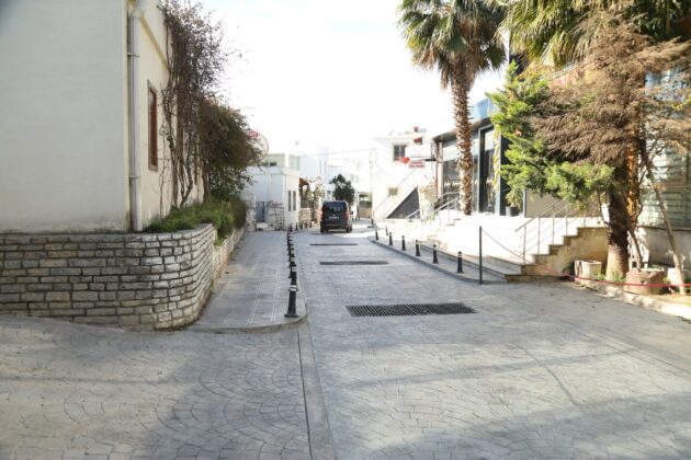 BELEDİYE, YILLARIN KÂBUSUNA SON VERDİ    DERE SOKAK’TA ÇALIŞMALAR TAMAMLANDI