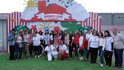 Sefo ve Ünlü Oyuncular Kırmızı Çatı Çocuk Destek Merkezi Açılışında Çocuklara Keyifli Anlar Yaşattı