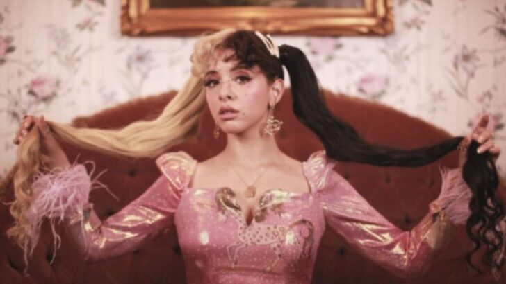 MELANIE MARTINEZ’İN YENİ ALBÜMÜ PORTALS YAYIMDA!   BİR HAFTADA 1 NUMARA OLDU!