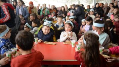 YILDIRIM’DA ÇOCUKLAR İÇİN İFTAR VAKTİ