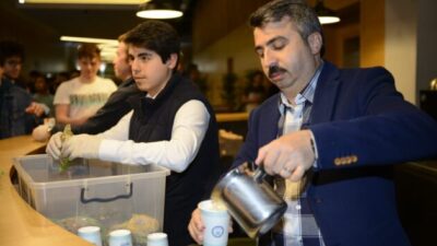 UYUMAYAN KÜTÜPHANEDE DERS ÇALIŞMAK ÖĞRENCİLERDEN, İFTAR VE SAHUR BELEDİYEDEN