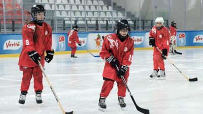 2023 Dünya Buz Hokeyi Çocuk Turnuvası İstanbul’da başladı