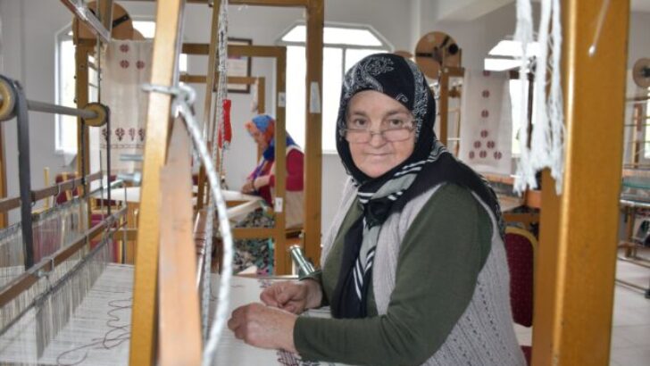YARIM ASIR SONRA İZNİK’TE TEZGÂH SESLERİ YENİDEN YANKILANIYOR