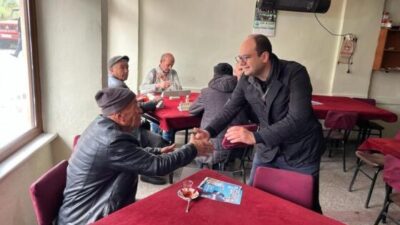 Zonguldak milletvekili adayı Şanlıoğlu, kentte semt pazarını ziyaret etti; Kömürspor karşılaşmasını izledi