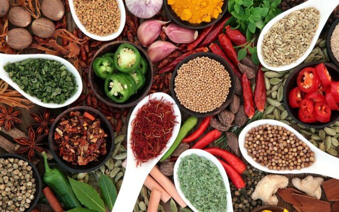 Lezzetli yemek için ilk adım kaliteli ve taze baharat kullanmak