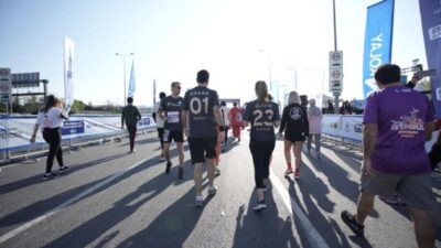 Tchibo, bir kez daha iyilik peşinde koştu…  Tchibo, İstanbul Yarı Maratonu’nda gençler için koştu