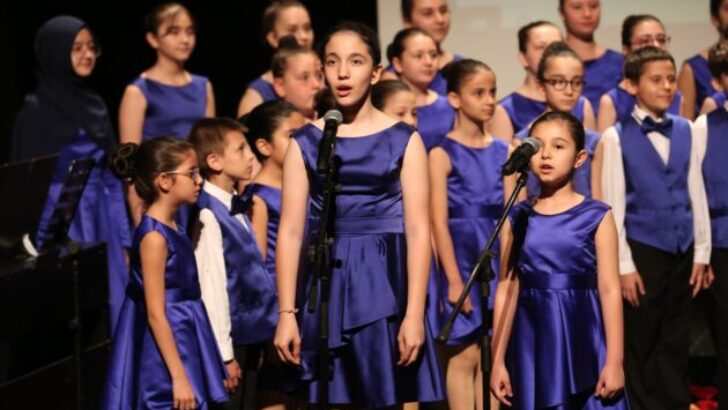 ÇOCUK VE GENÇLİK KOROLARI PERFORMANSLARIYLA ALKIŞ ALDI