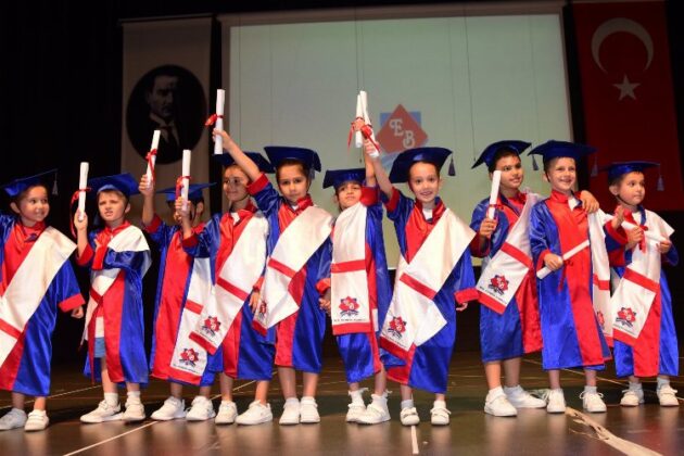 Egeberk’te mezuniyet coşkusu