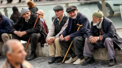 Kuşadalı emekliler alanlara inmeye hazırlanıyor