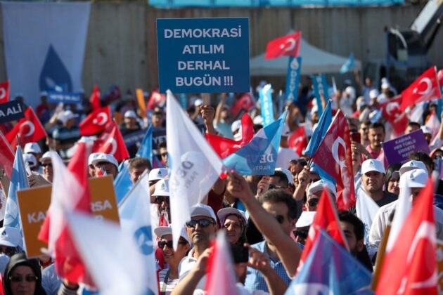 Bu kadar karşılıksız para bastırıp hala nasıl enflasyonu düşüreceğinizi söylüyorsunuz?