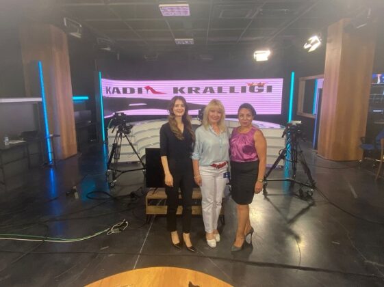 CADDE TV’DE KADINLARIN KRALLIĞI KONUŞULDU