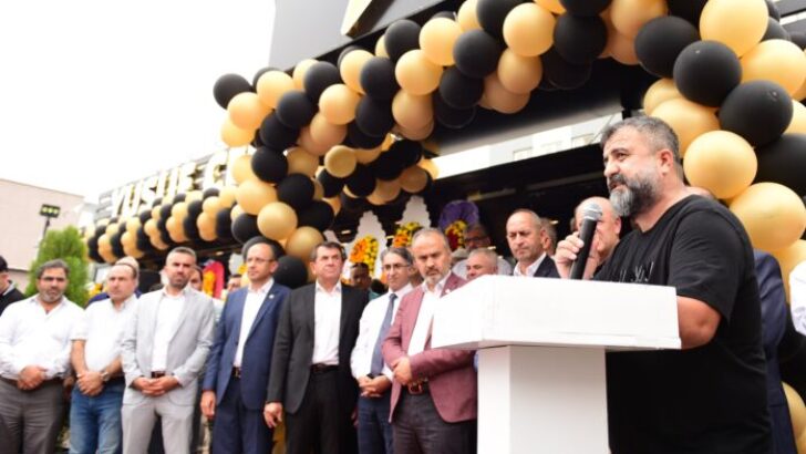 Yusuf Çelik’ten 3. şube Yusuf Çelik Et Kuzu Döner’e görkemli açılış