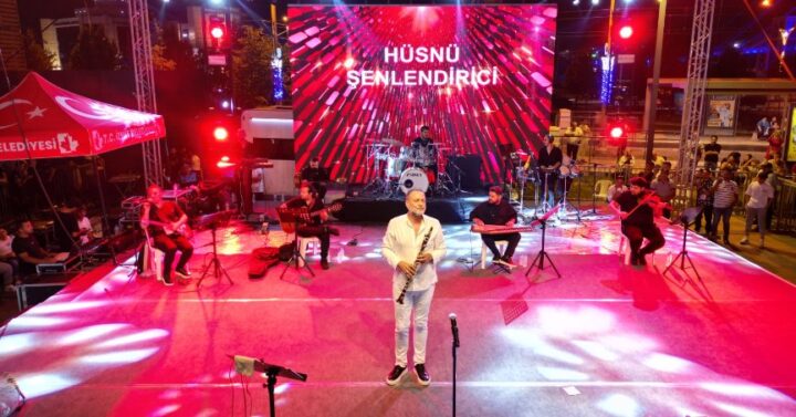 HÜSNÜ ŞENLENDİRİCİ, 12. ULUSLARARASI İZMİT PİŞMANİYE MÜZİK ve DANS FESTİVALİ’NDE KLARNETİYLE BÜYÜLEDİ